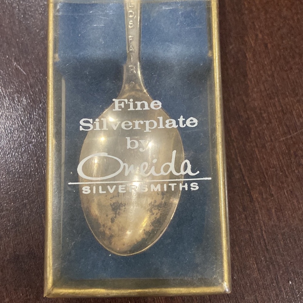Worlds Fair 1964-1965 Fine Silverplate by Oneida silversmiths original package.